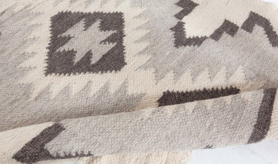 Contemporary Stamverband Rug N12532