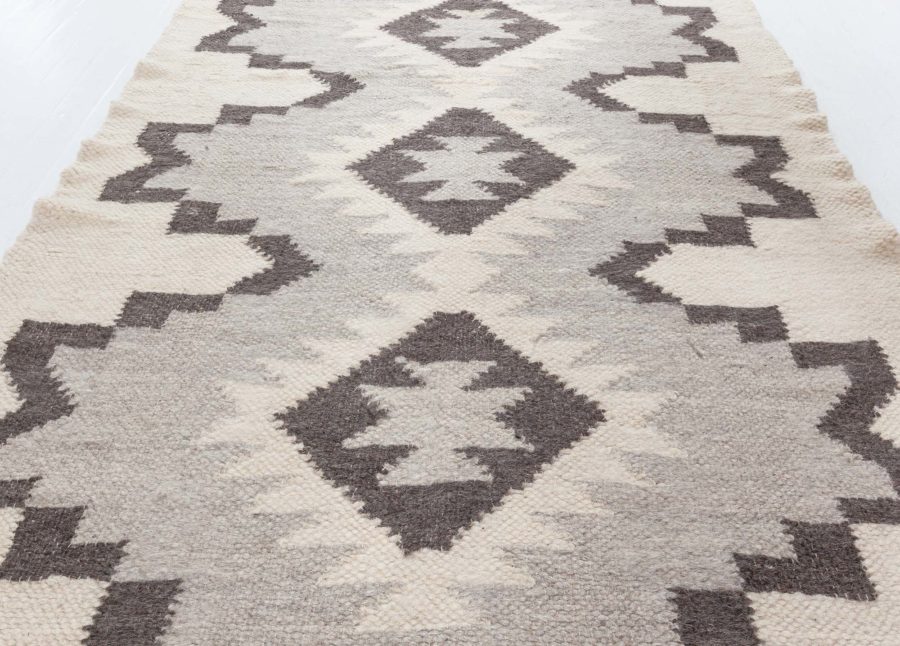 Contemporary Stamverband Rug N12532