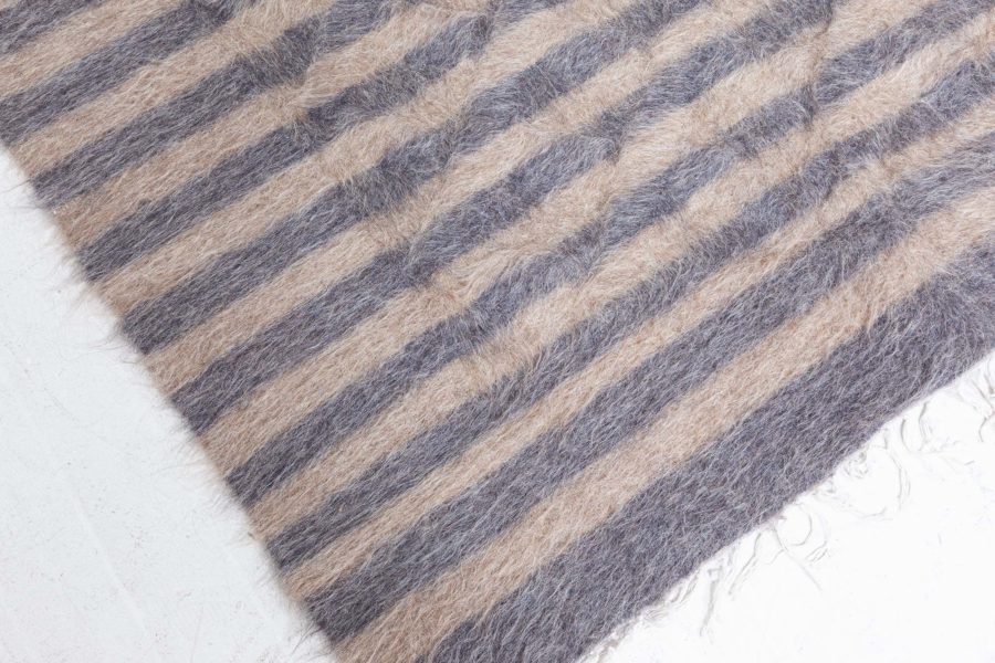 Contemporary Goat Hair Rug N12619