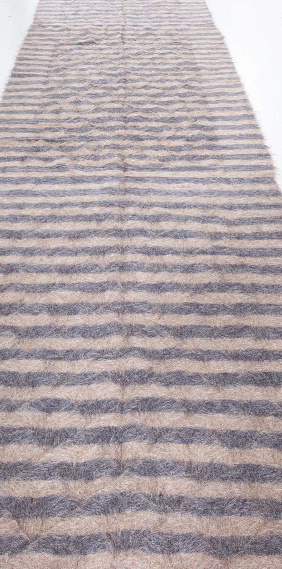 Contemporary Goat Hair Rug N12619