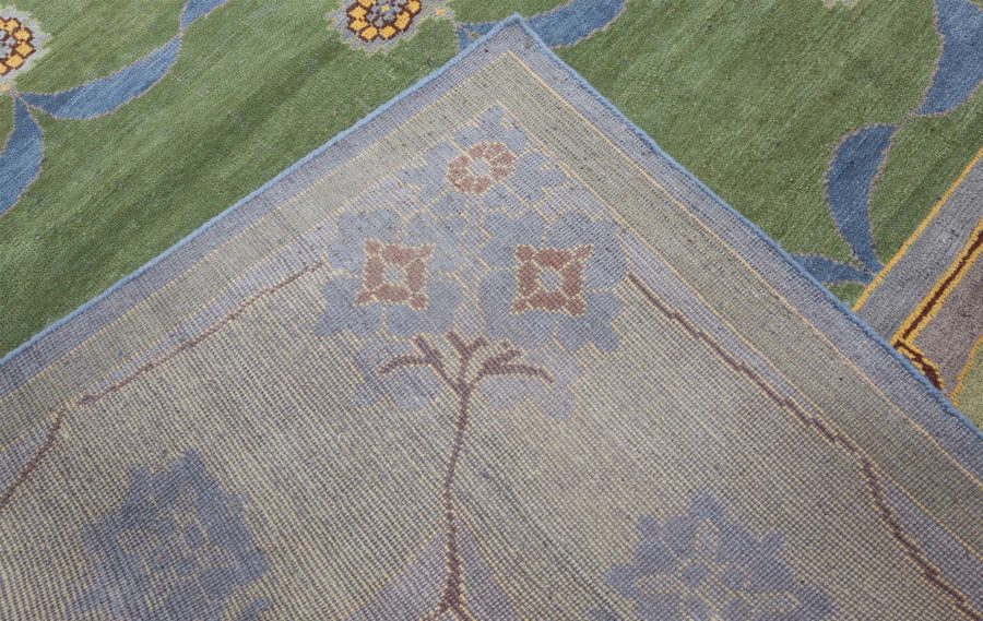 Arts and Crafts Inspired Rug N12624