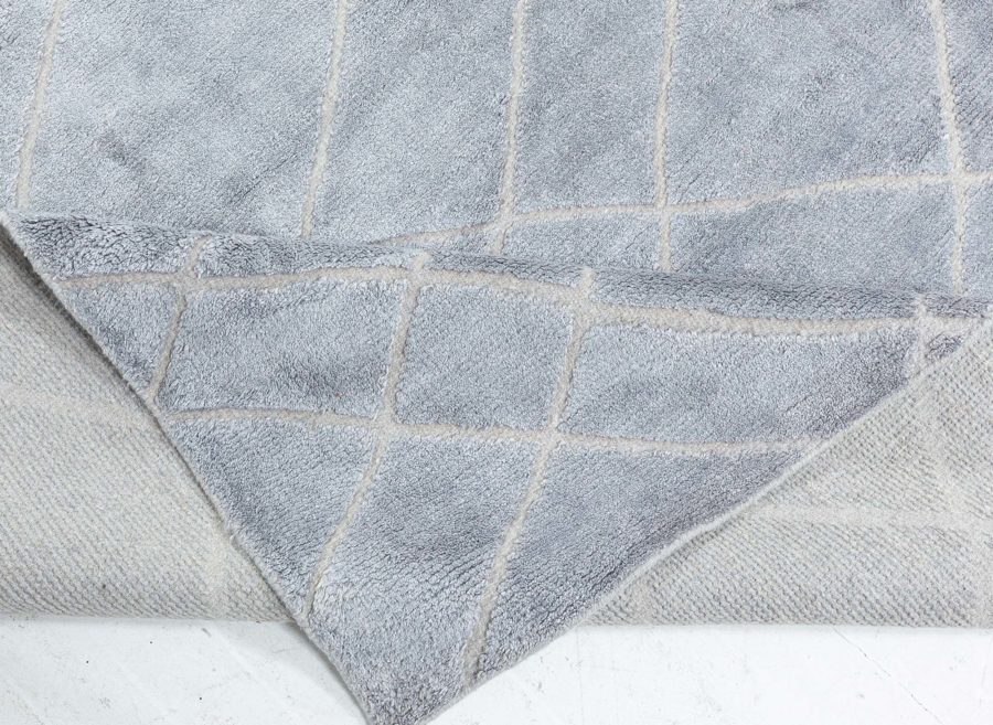 Contemporary Silk Rug N12638