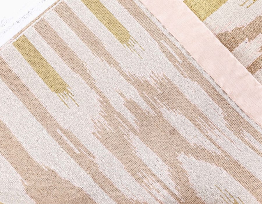 Modern Silk Runner N12743