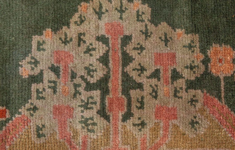 Arts and Crafts Rug BB8802