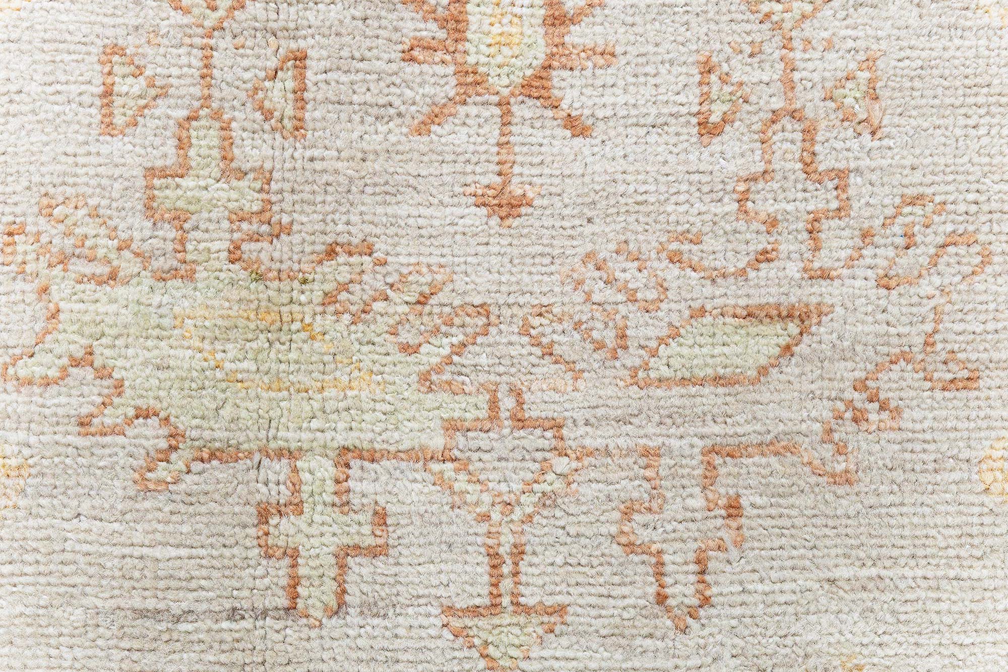 Traditional Rug Antique-Inspired Floral Sunburst Medallion Soft Beige Hand-Knotted Wool “Dawnlight” N13015 Traditional Rug Antique-Inspired Floral Sunburst Medallion Soft Beige Hand-Knotted Wool “Dawnlight” N13015