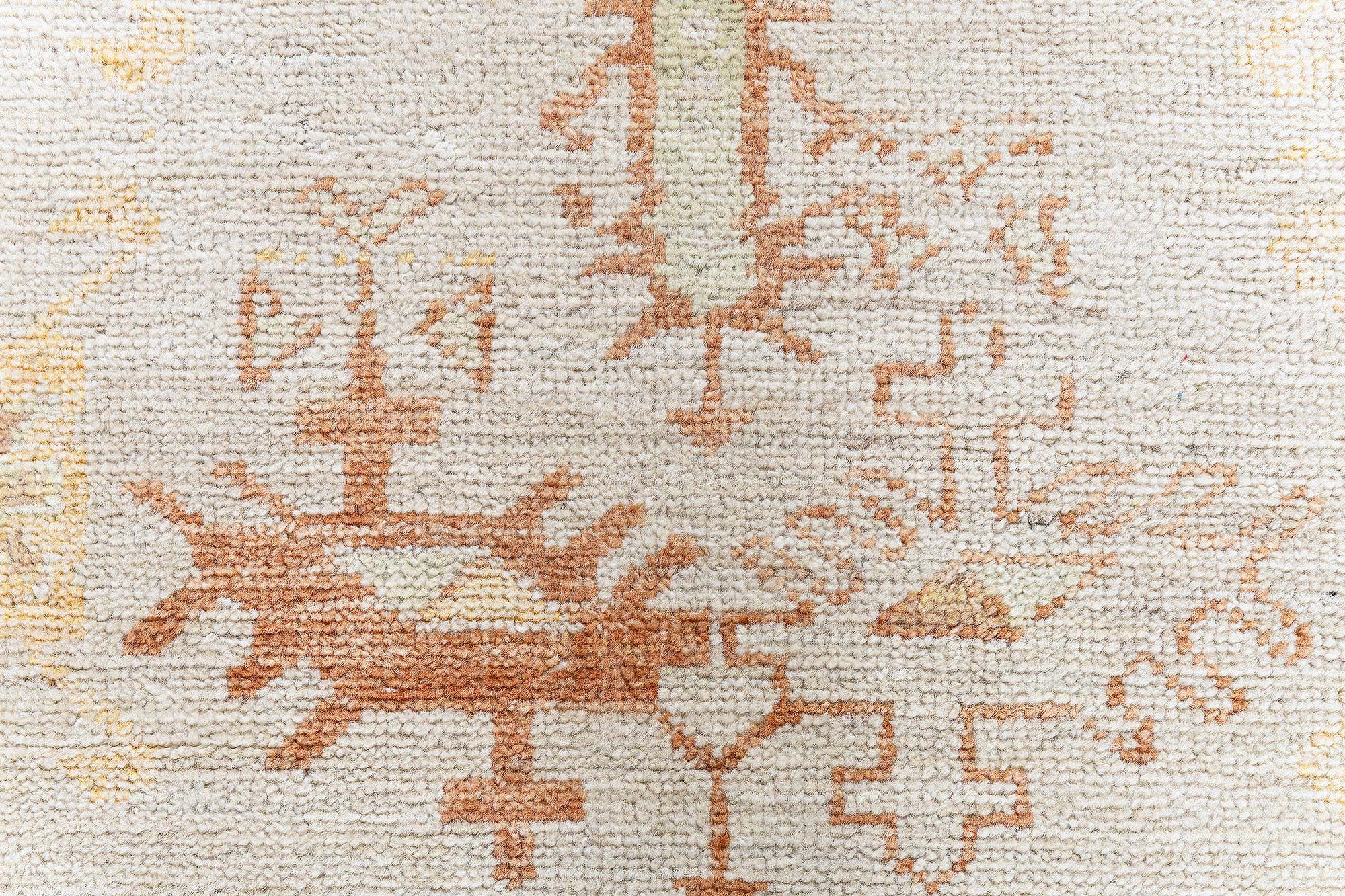 Traditional Rug Antique-Inspired Floral Sunburst Medallion Soft Beige Hand-Knotted Wool “Dawnlight” N13015 Traditional Rug Antique-Inspired Floral Sunburst Medallion Soft Beige Hand-Knotted Wool “Dawnlight” N13015