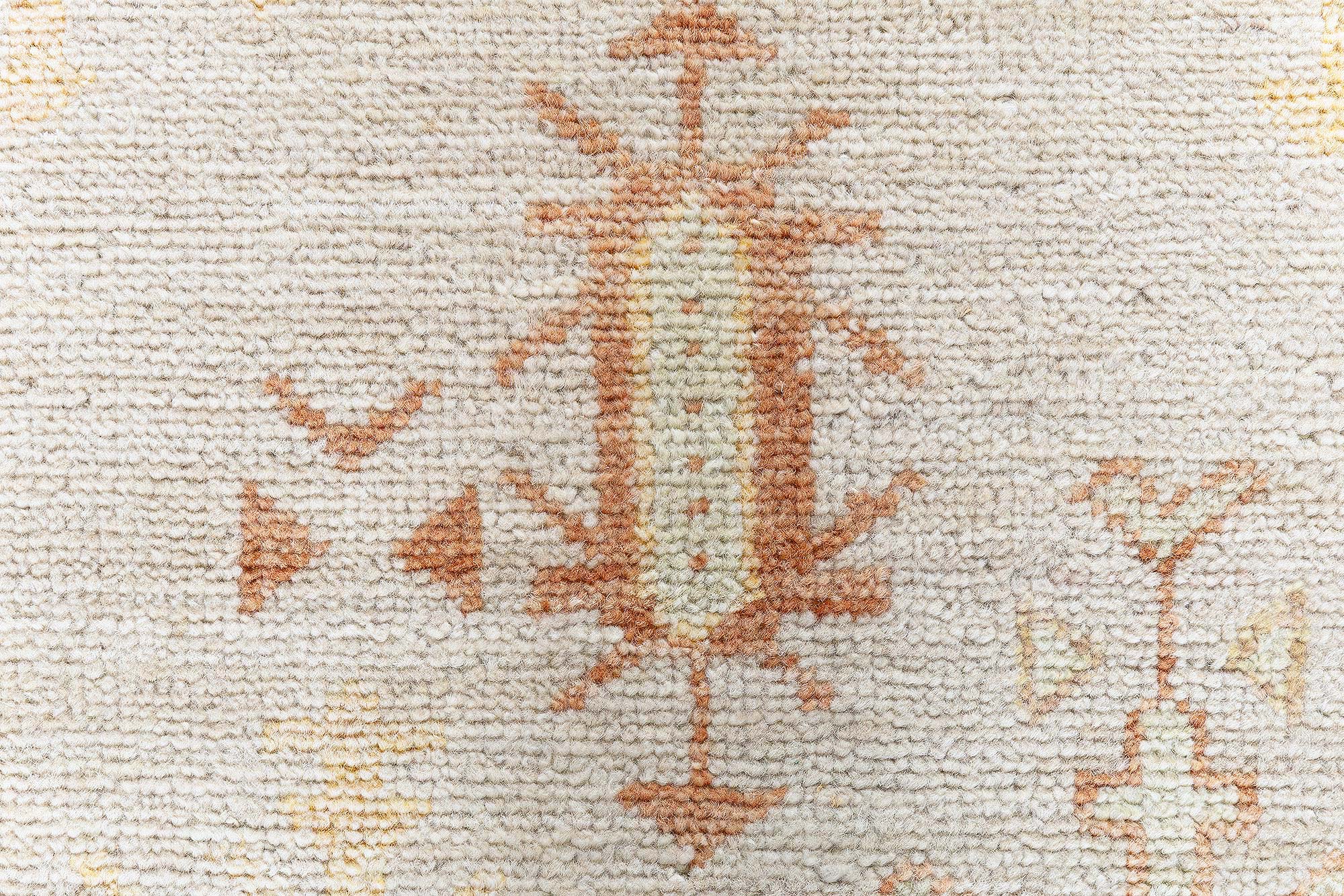 Traditional Rug Antique-Inspired Floral Sunburst Medallion Soft Beige Hand-Knotted Wool “Dawnlight” N13015 Traditional Rug Antique-Inspired Floral Sunburst Medallion Soft Beige Hand-Knotted Wool “Dawnlight” N13015