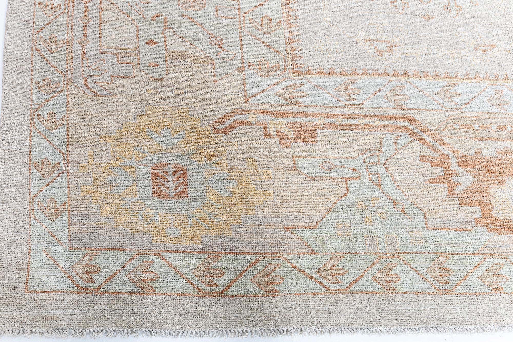 Traditional Rug Antique-Inspired Floral Sunburst Medallion Soft Beige Hand-Knotted Wool “Dawnlight” N13015 Traditional Rug Antique-Inspired Floral Sunburst Medallion Soft Beige Hand-Knotted Wool “Dawnlight” N13015