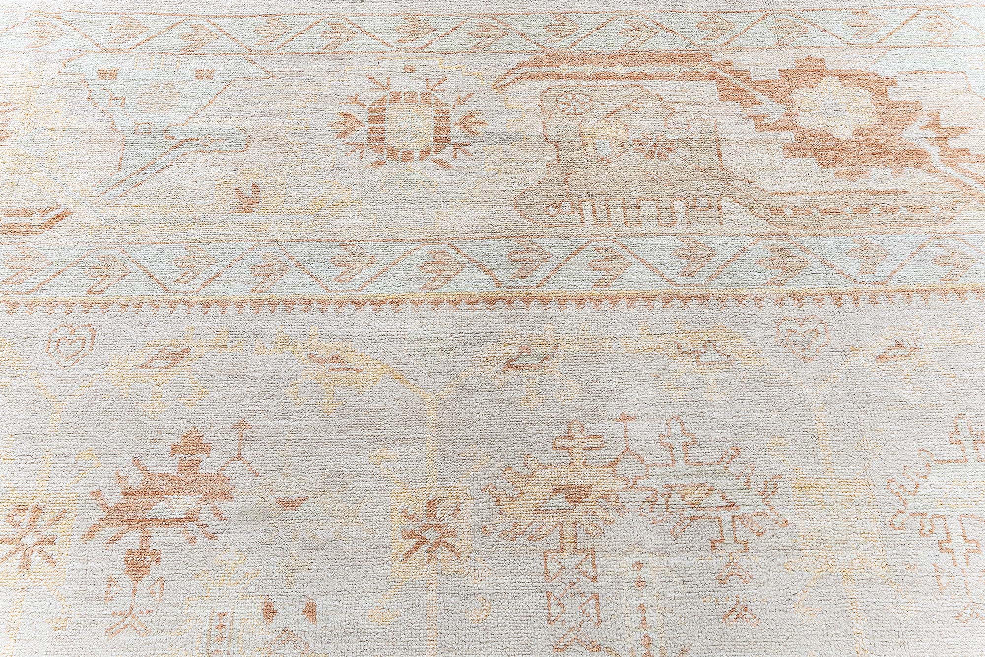 Traditional Rug Antique-Inspired Floral Sunburst Medallion Soft Beige Hand-Knotted Wool “Dawnlight” N13015 Traditional Rug Antique-Inspired Floral Sunburst Medallion Soft Beige Hand-Knotted Wool “Dawnlight” N13015