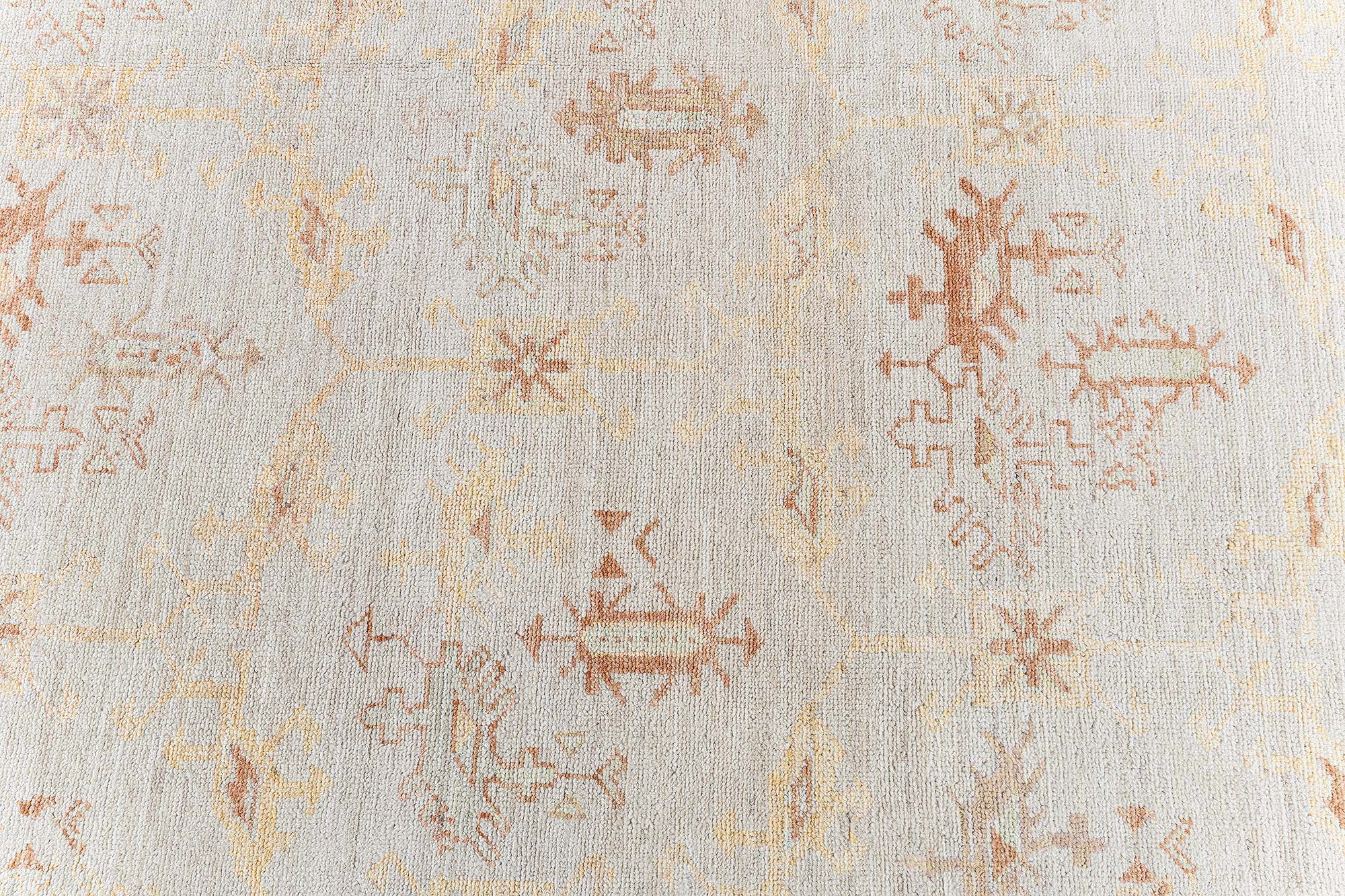 Traditional Rug Antique-Inspired Floral Sunburst Medallion Soft Beige Hand-Knotted Wool “Dawnlight” N13015 Traditional Rug Antique-Inspired Floral Sunburst Medallion Soft Beige Hand-Knotted Wool “Dawnlight” N13015