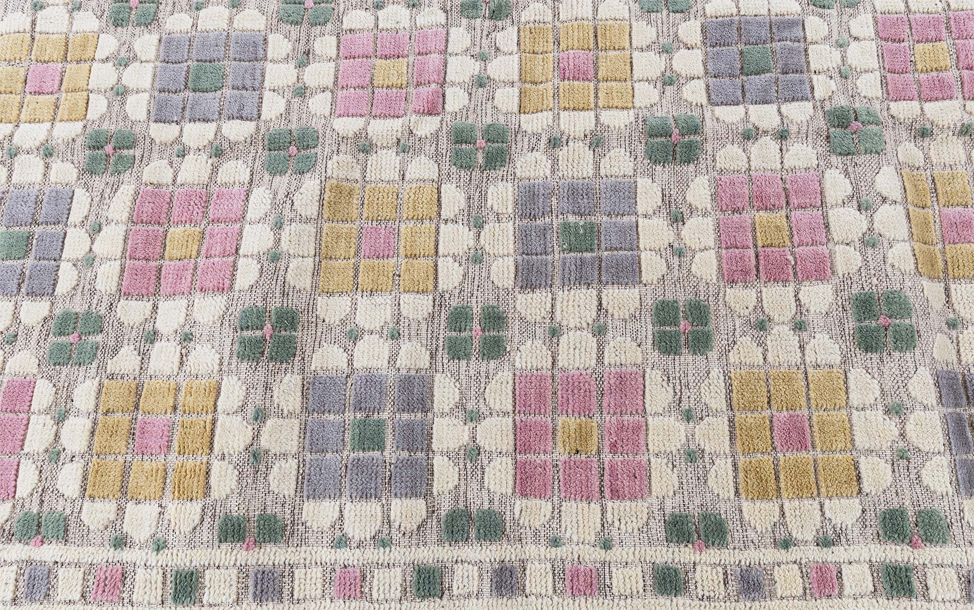 Geometric Modern Four-Leaf Motif Light Gray Handmade Rug “Quadraflora” N13039 Geometric Modern Four-Leaf Motif Light Gray Handmade Rug “Quadraflora” N13039