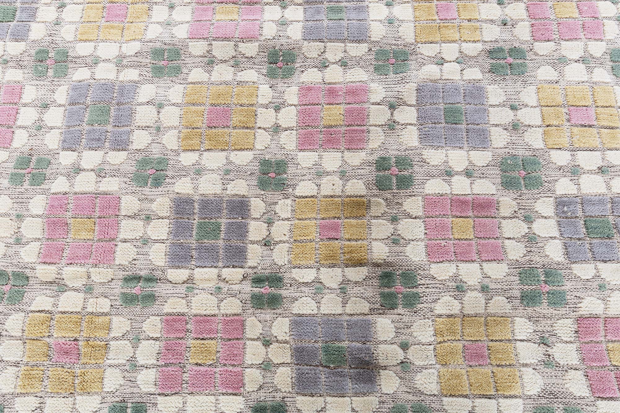 Geometric Modern Four-Leaf Motif Light Gray Handmade Rug “Quadraflora” N13039 Geometric Modern Four-Leaf Motif Light Gray Handmade Rug “Quadraflora” N13039