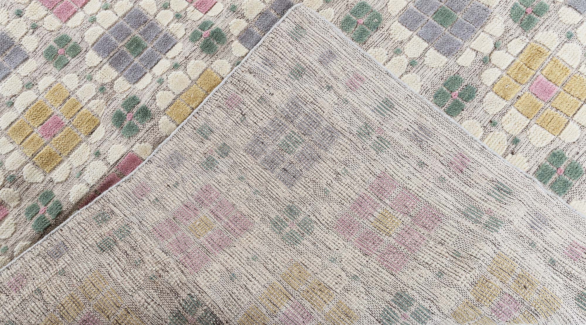 Geometric Modern Four-Leaf Motif Light Gray Handmade Rug “Quadraflora” N13039 Geometric Modern Four-Leaf Motif Light Gray Handmade Rug “Quadraflora” N13039