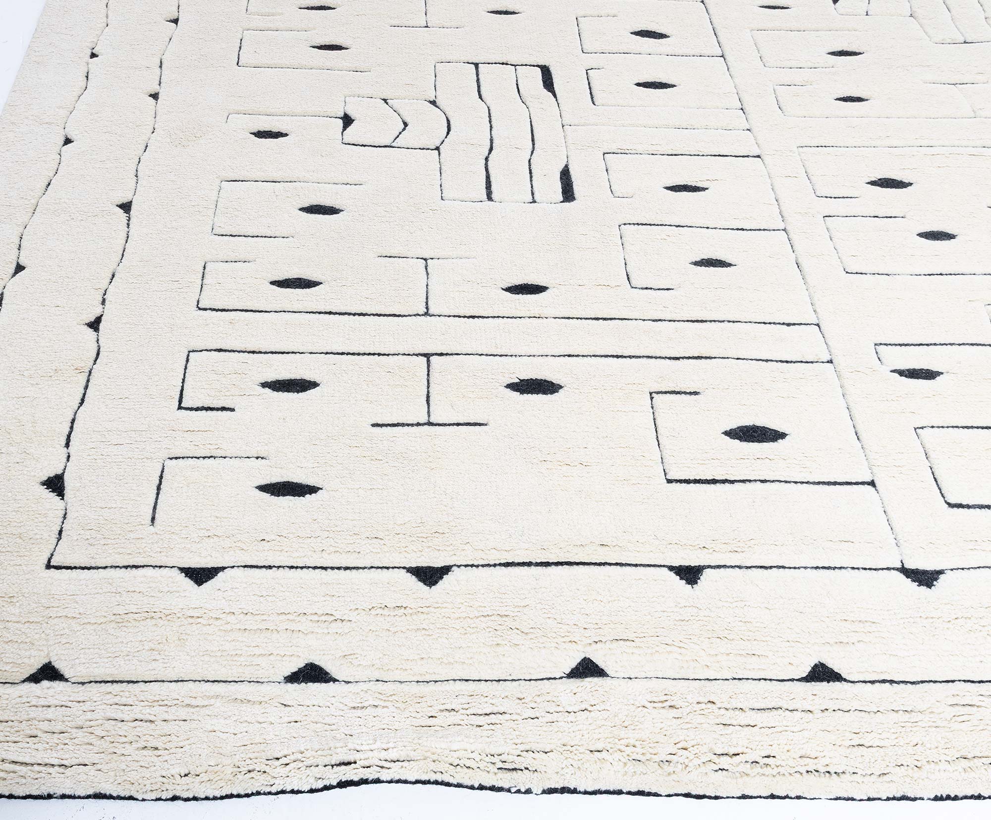 “Silverbirch” Modern Geometric Pattern Ivory Hand-Knotted Wool Oversized Rug N13042 “Silverbirch” Modern Geometric Pattern Ivory Hand-Knotted Wool Oversized Rug N13042