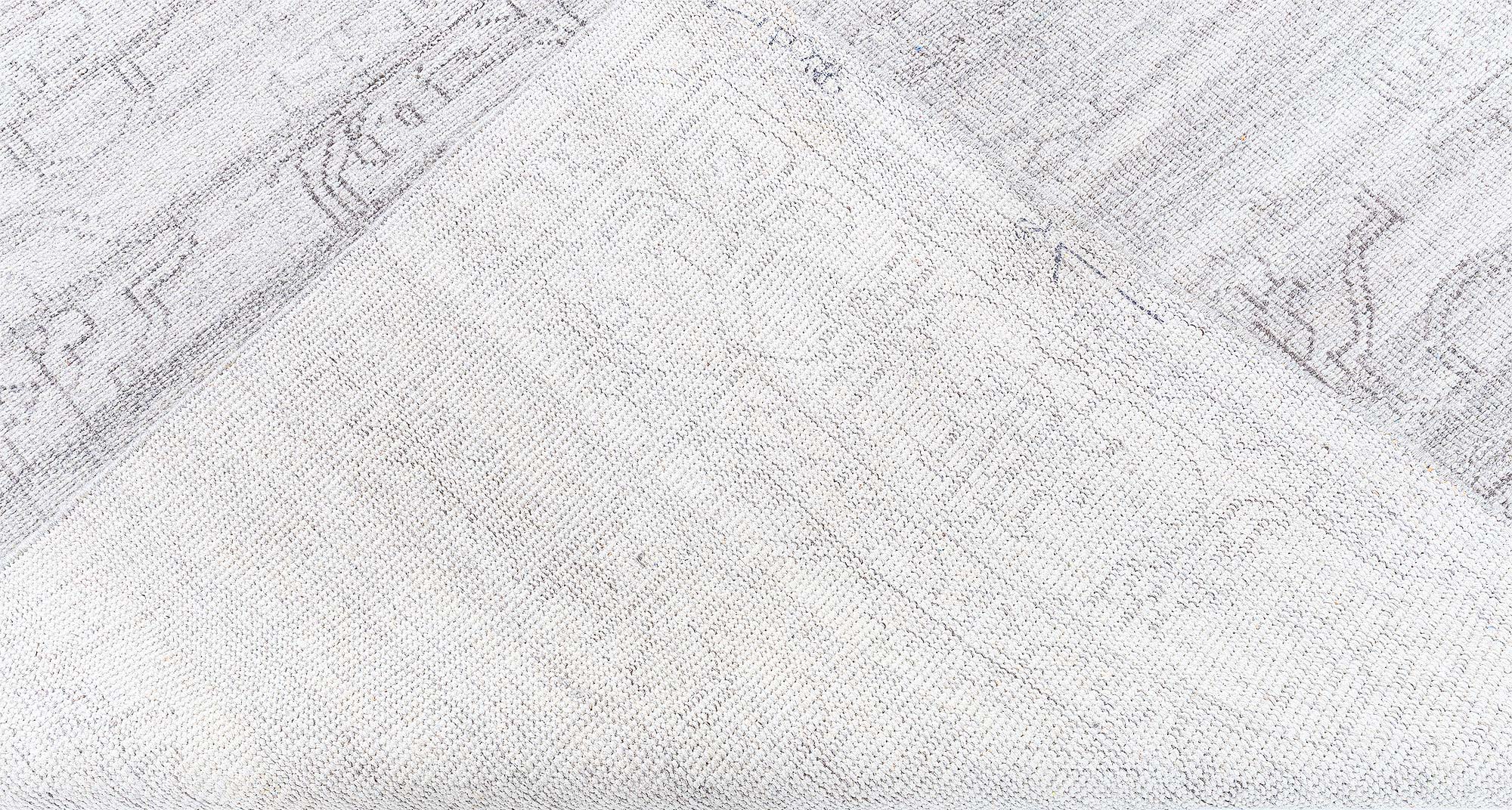 Traditional Contemporary Medallion Light Gray Hand-Knotted Wool Carpet “Pallidion” N13059 Traditional Contemporary Medallion Light Gray Hand-Knotted Wool Carpet “Pallidion” N13059