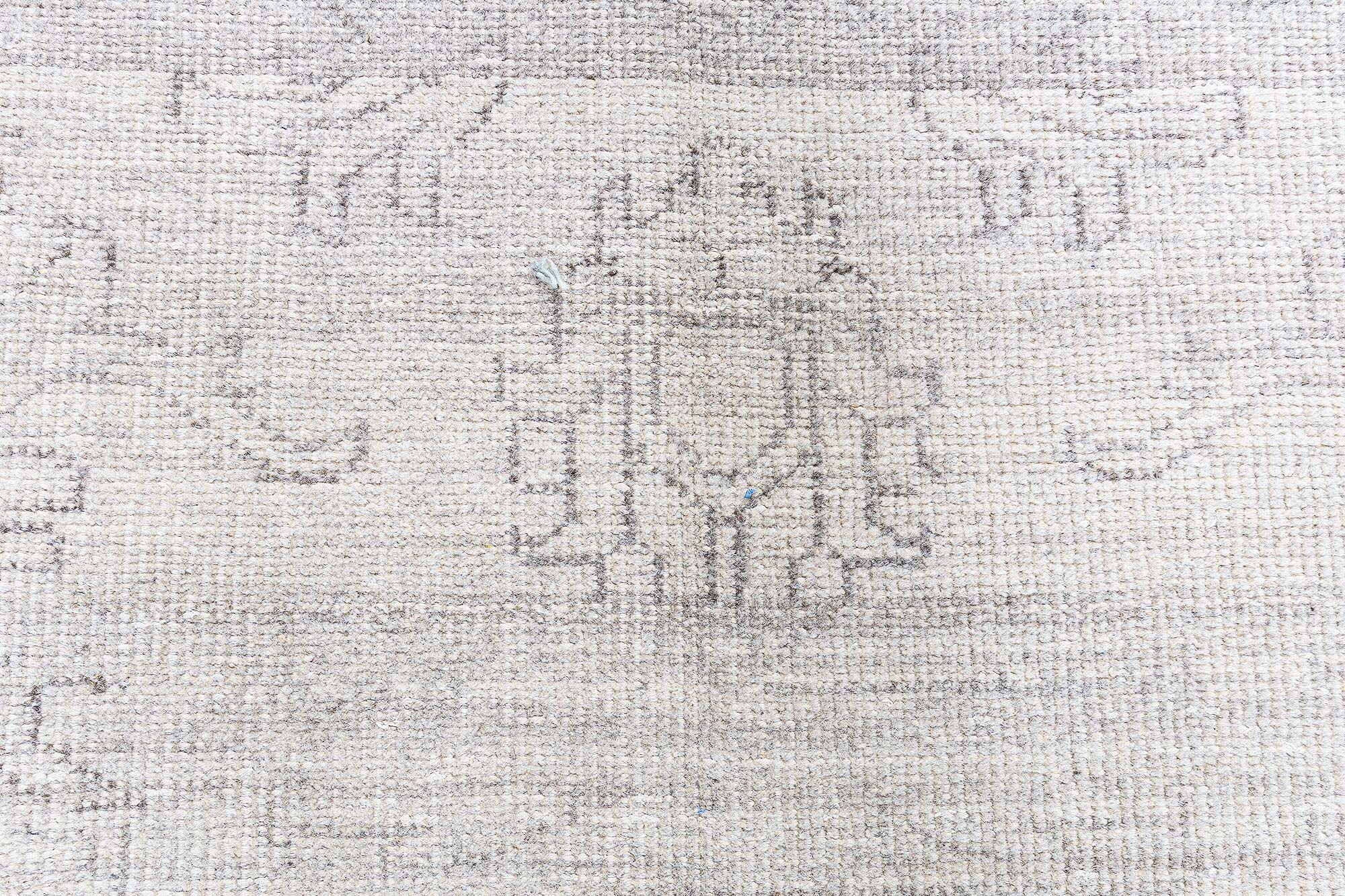 Traditional Contemporary Medallion Light Gray Hand-Knotted Wool Carpet “Pallidion” N13059 Traditional Contemporary Medallion Light Gray Hand-Knotted Wool Carpet “Pallidion” N13059