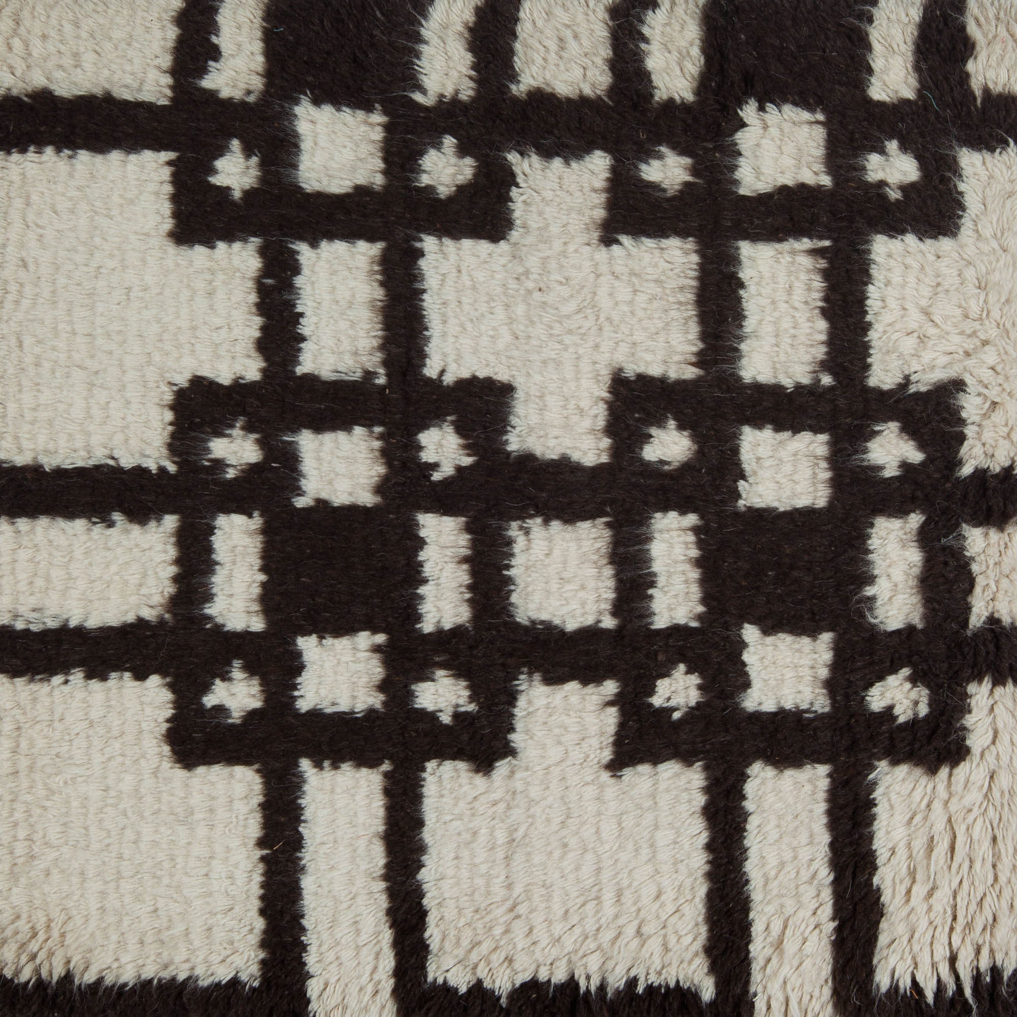How to Choose Rug Color When the Room Already Has Strong Finishes: A Guide to Custom Rugs
