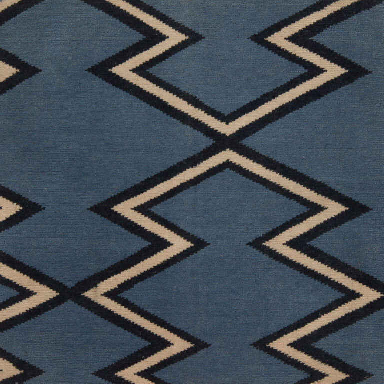 Custom vs Ready-Made Rugs: Which Fits a Non-Standard Apartment Best? — Bespoke rugs