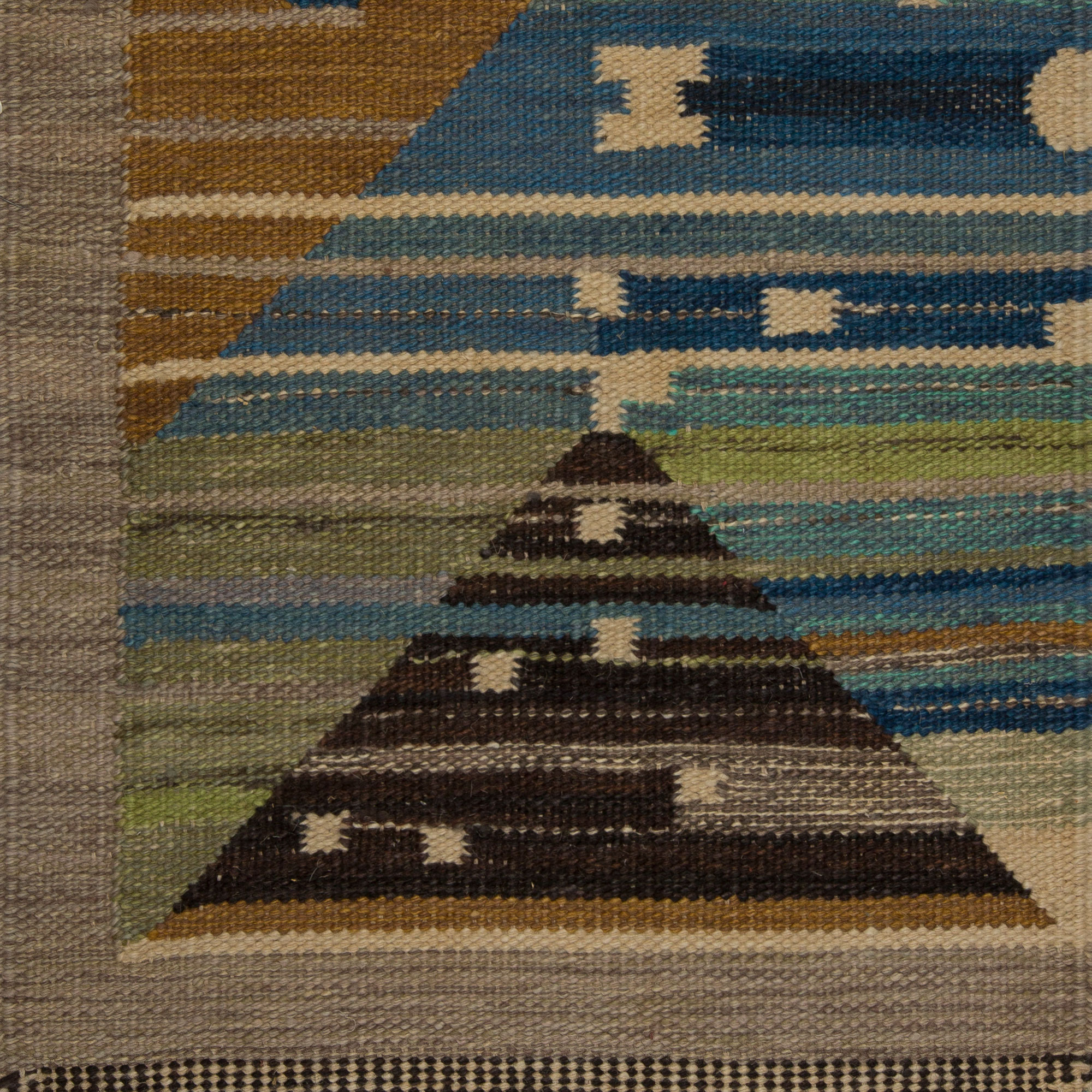 Media Room Rugs That Improve Comfort and Sound Without Stealing the Scene — Made-to-measure rugs