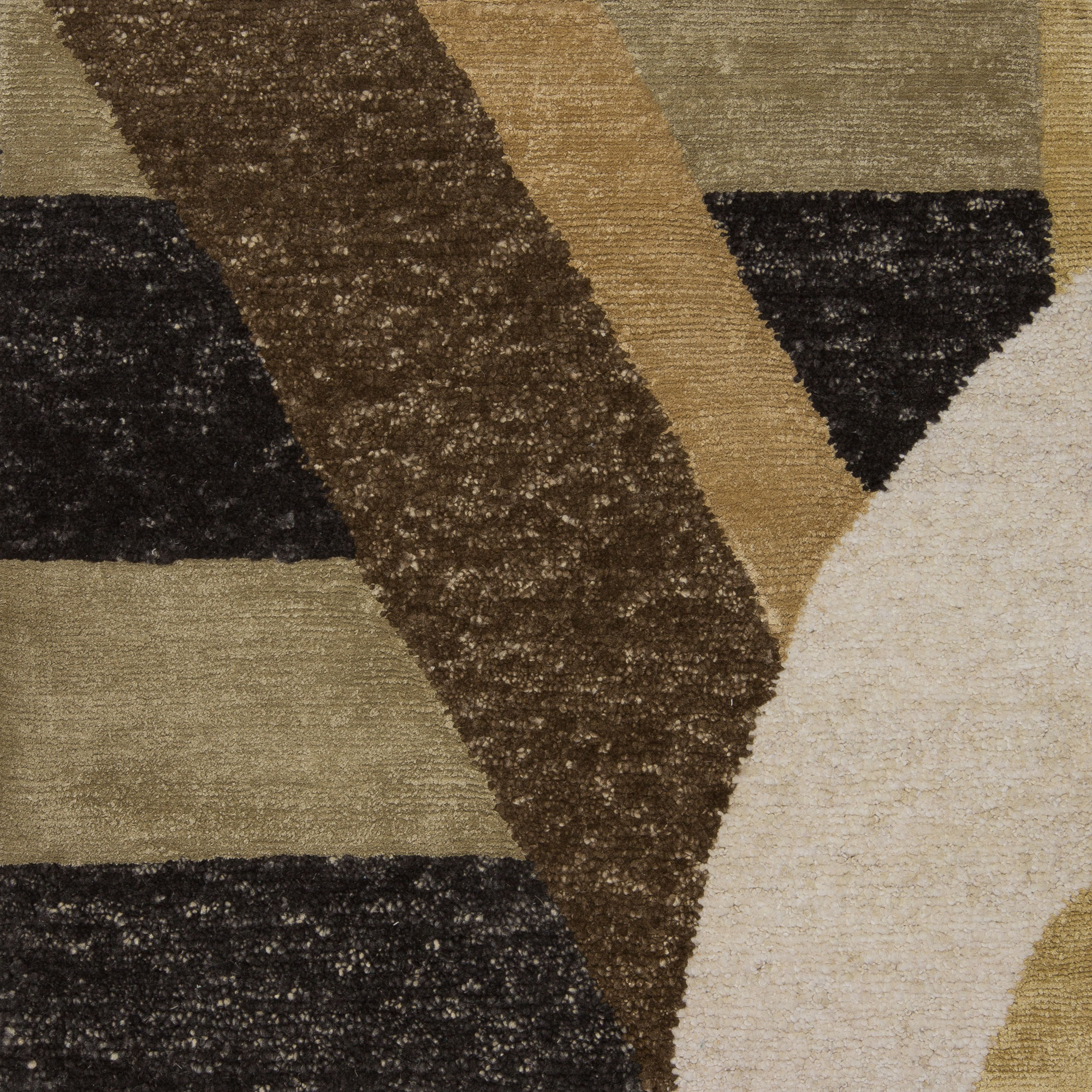 Earthy Rug Colors That Bring Depth Without Darkening the Room — Made-to-measure rugs