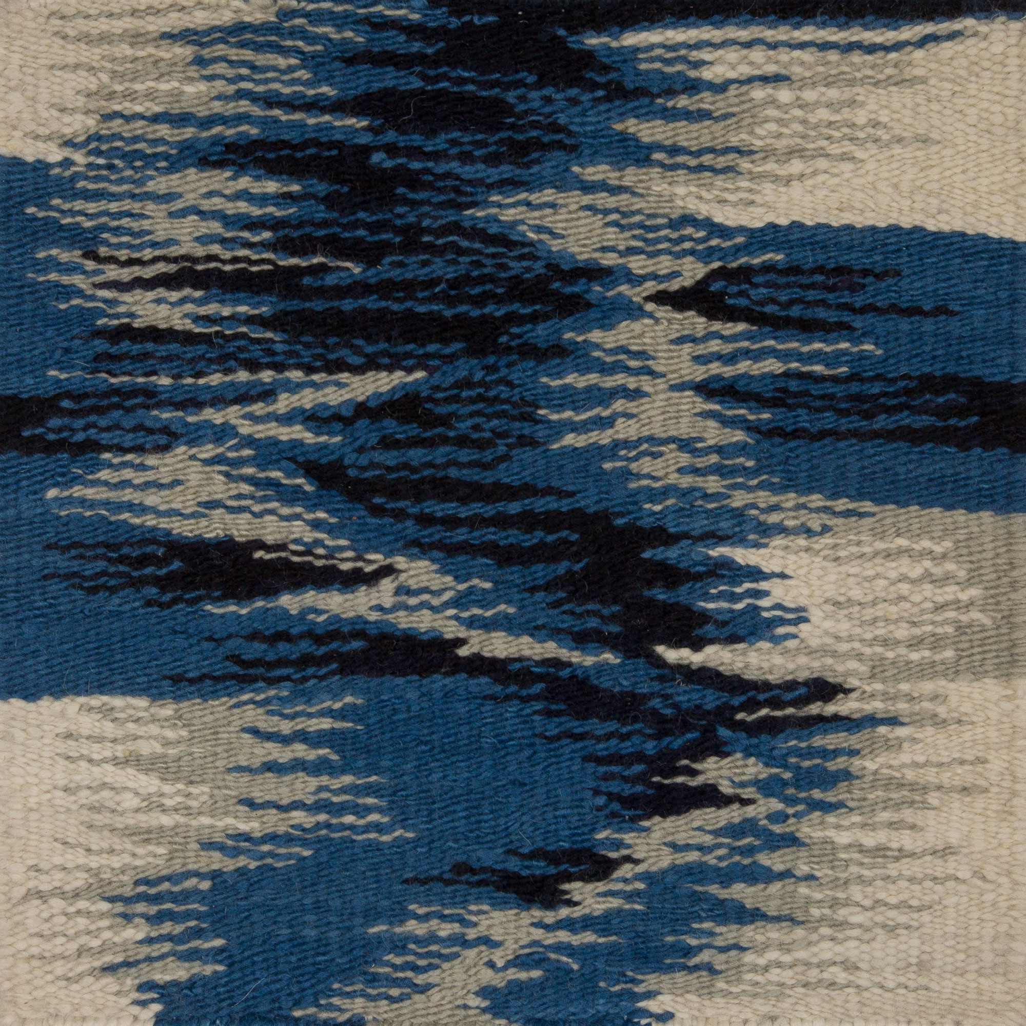 Hollywood Regency Rugs for Rooms That Want Drama With Discipline — Made-to-measure rugs