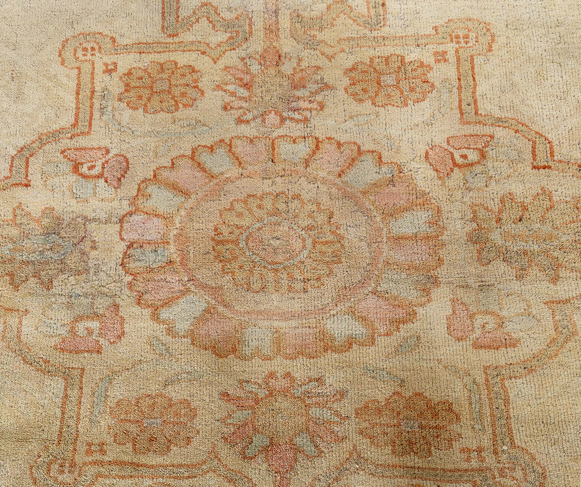 Antique Sultanabad Medallion Light Beige Hand-Knotted Rug BB9219 Antique Sultanabad Medallion Light Beige Hand-Knotted Rug BB9219