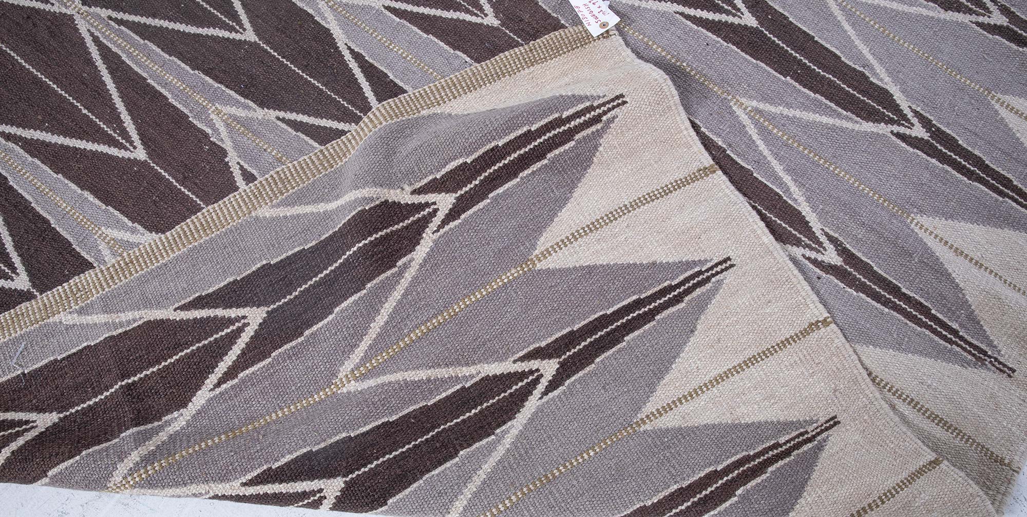 Scandinavian Flatweave Geometric Arrow-Feather Classic Taupe Handmade Wool Rug “Fletch” N13078 Scandinavian Flatweave Geometric Arrow-Feather Classic Taupe Handmade Wool Rug “Fletch” N13078